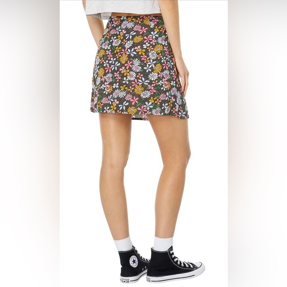Volcom Happy Dazee Skirt size Medium / 8 - Picture 3 of 10